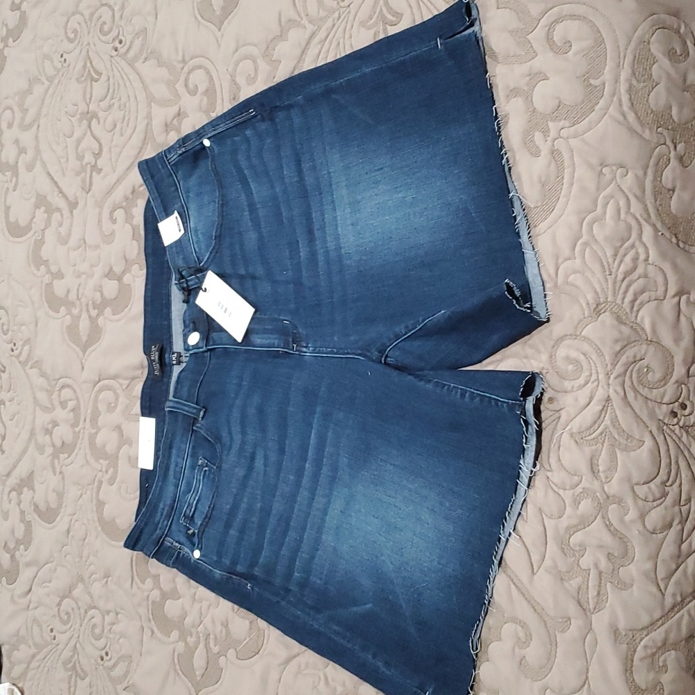 Judy blues Bermuda shorts